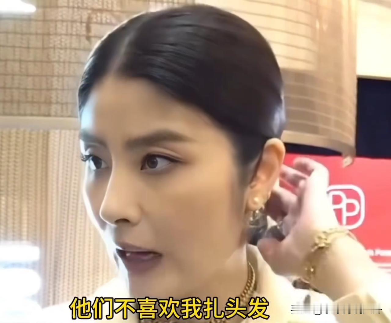 记者问陈慧琳：“你儿子们有没有觉得妈妈最漂亮？”陈慧琳头摇得像拨浪鼓：“没有啊