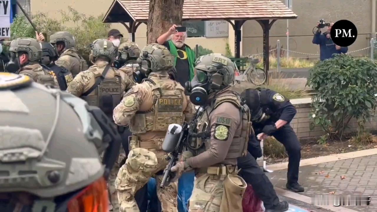 说点不一样的吧。特朗普默许的ice美国移民海关执法机构正以惊人的速度在扩张规模。