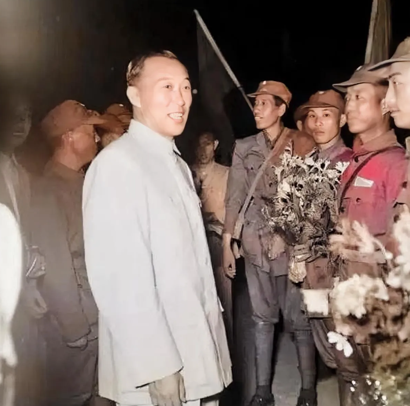 1950年，李弥逃到台湾后，却把太太丢在昆明，到台湾后竟无人理会，终日郁郁寡欢。