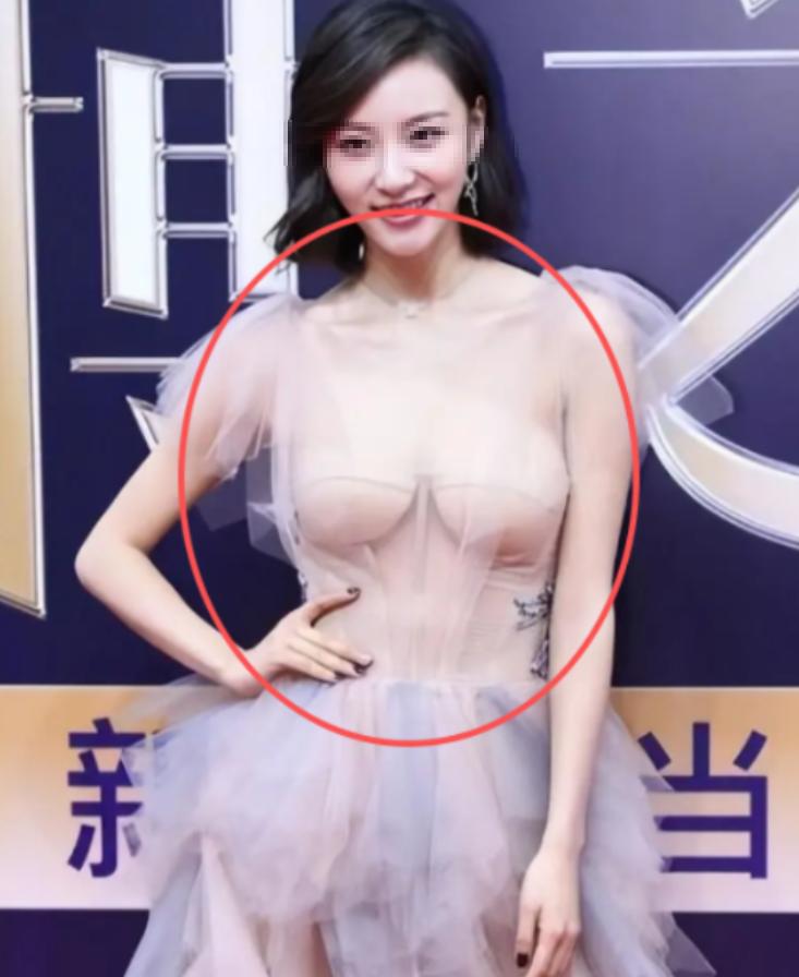 有个很奇怪的事情，女人的胸部是隐私部位，陌生人看不得，更摸不得，那不是应该好