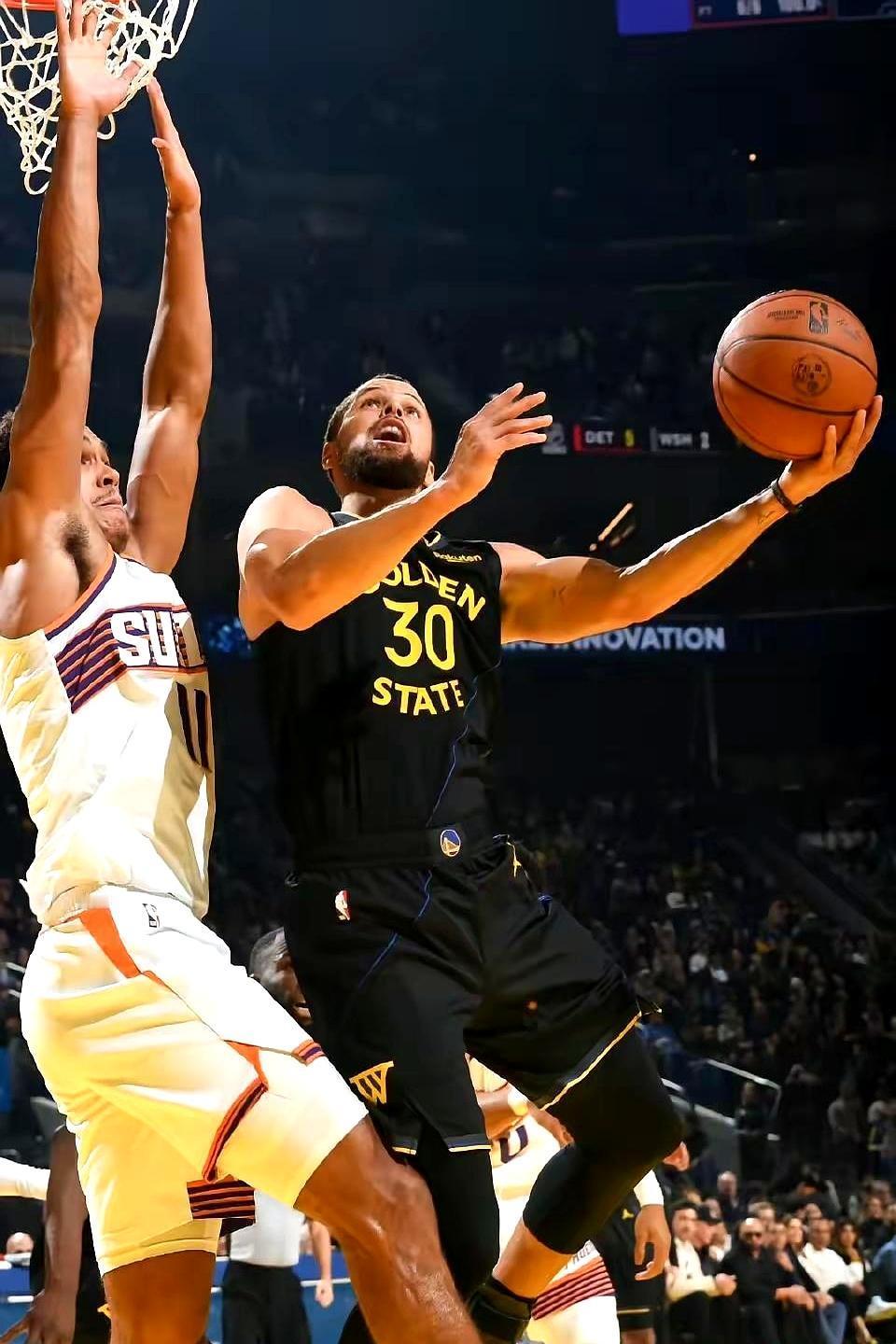 135分轰烂湖人！黄蜂三分雨要浇勇士？湖人刚被黄蜂射穿20记三分，转头勇士