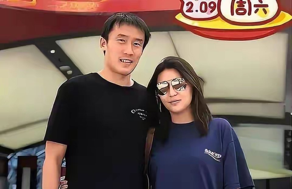44岁前国足队长：定居美国，转型青训教练，前女友是上海著名主持