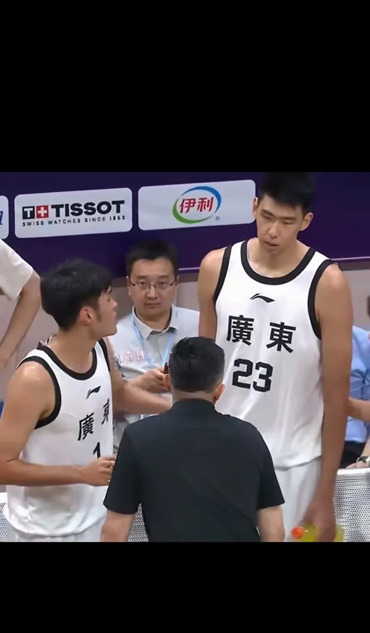 谁也没想到，徐昕竟然是吃螃蟹的第一人！敢给杜峰指导立规矩，你怎么说我骂我都行，但