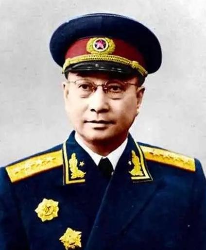 1952年寒冬，49岁的陈赓大将裹着军大衣，突然对围炉烤火的家人蹦出一句扎心话：