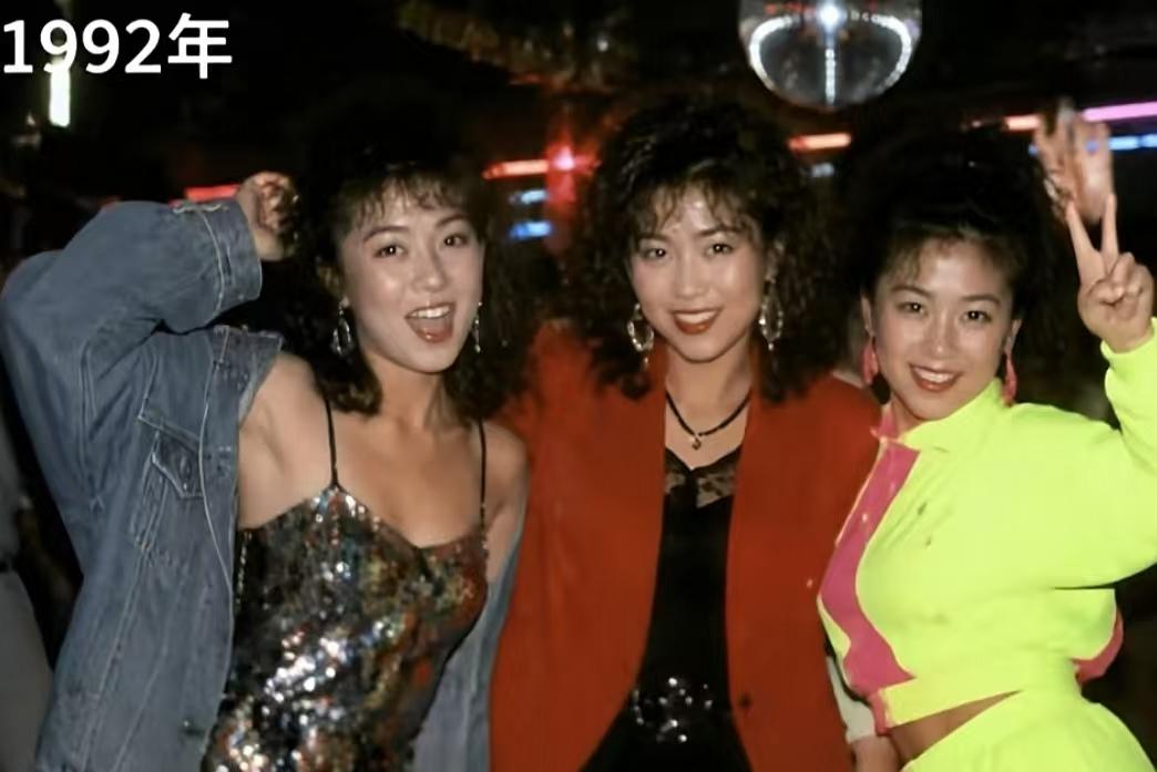不得不说，时光如梭，岁月无情，34年后，曾经娇艳如花、青春四射的三位美女现在变成