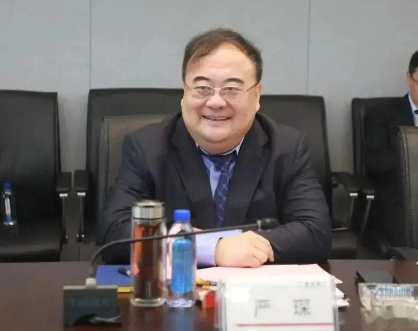 九卦 | 这家银行董事长跨省任厅长