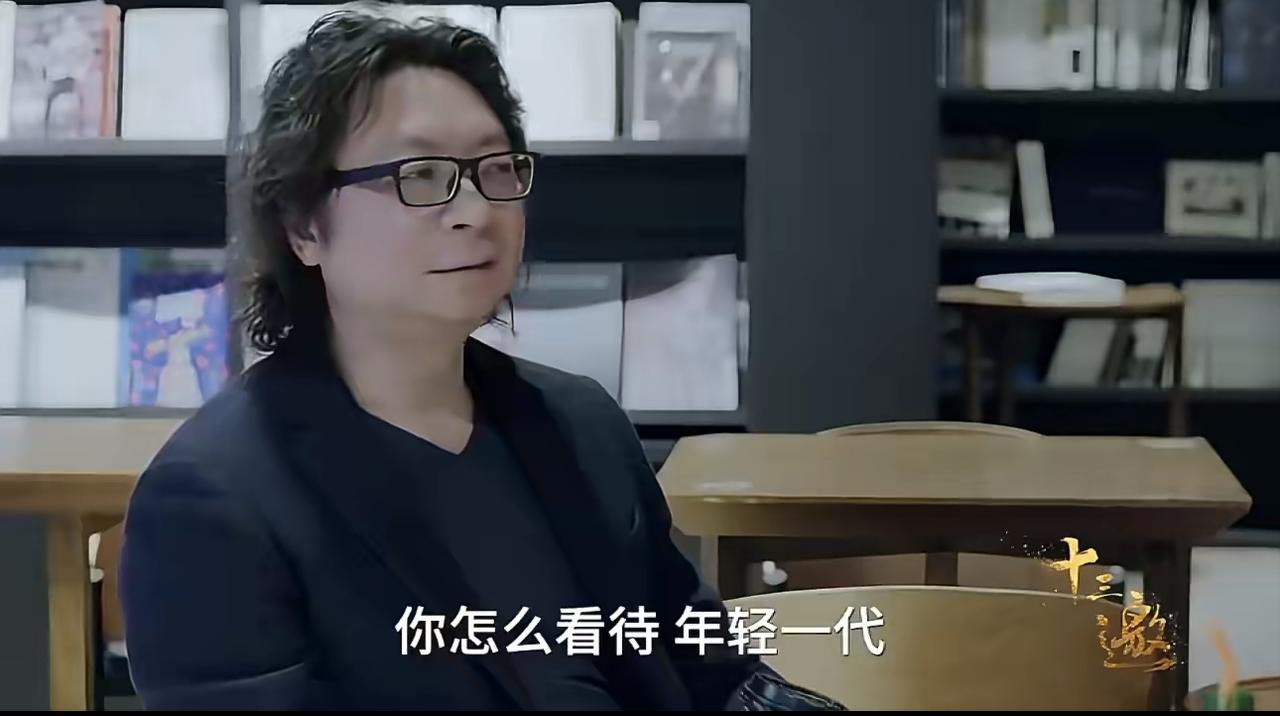 郝蕾说年轻人都想往娱乐圈挤，说到底主要还是奔着赚钱来的。熙熙攘攘皆为利往。很