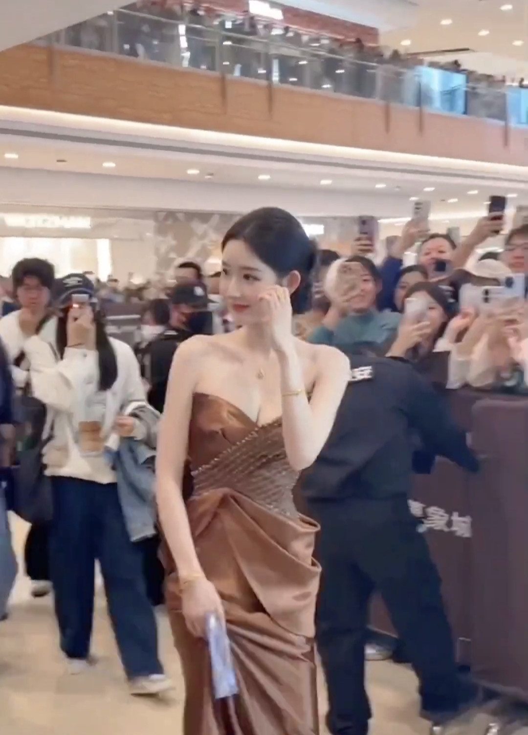 王玉雯真的很有辨识度。不只是漂亮，还有个有趣的灵魂！