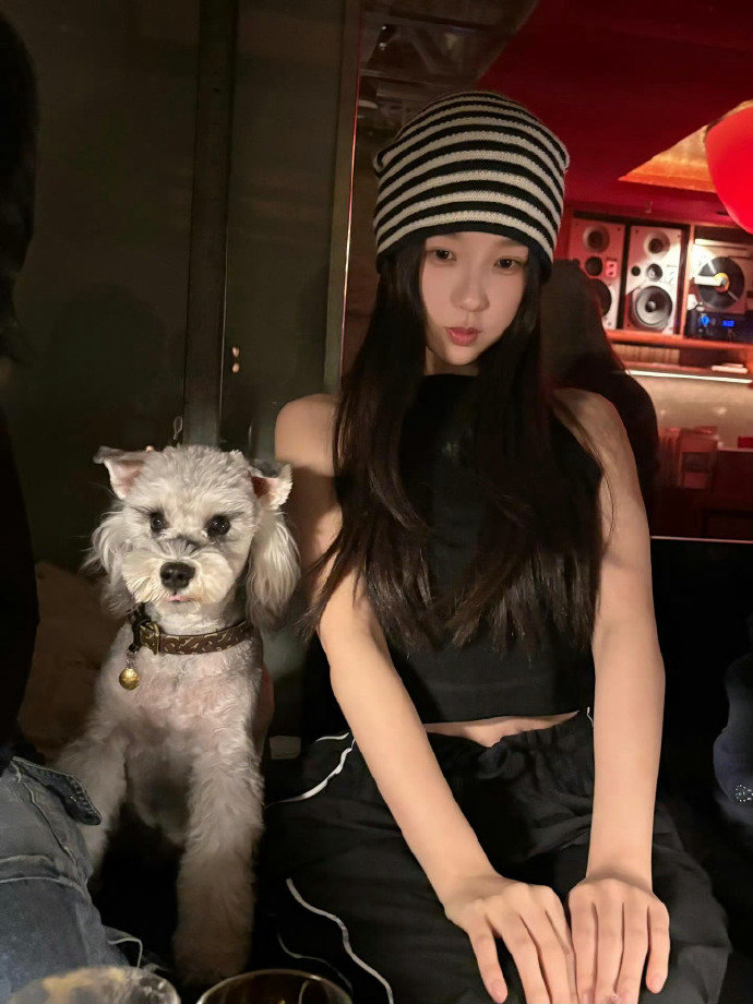 虞书欣孙芮girlsparty虞书欣和孙芮的狗狗合照虞书欣和孙芮的狗狗合照