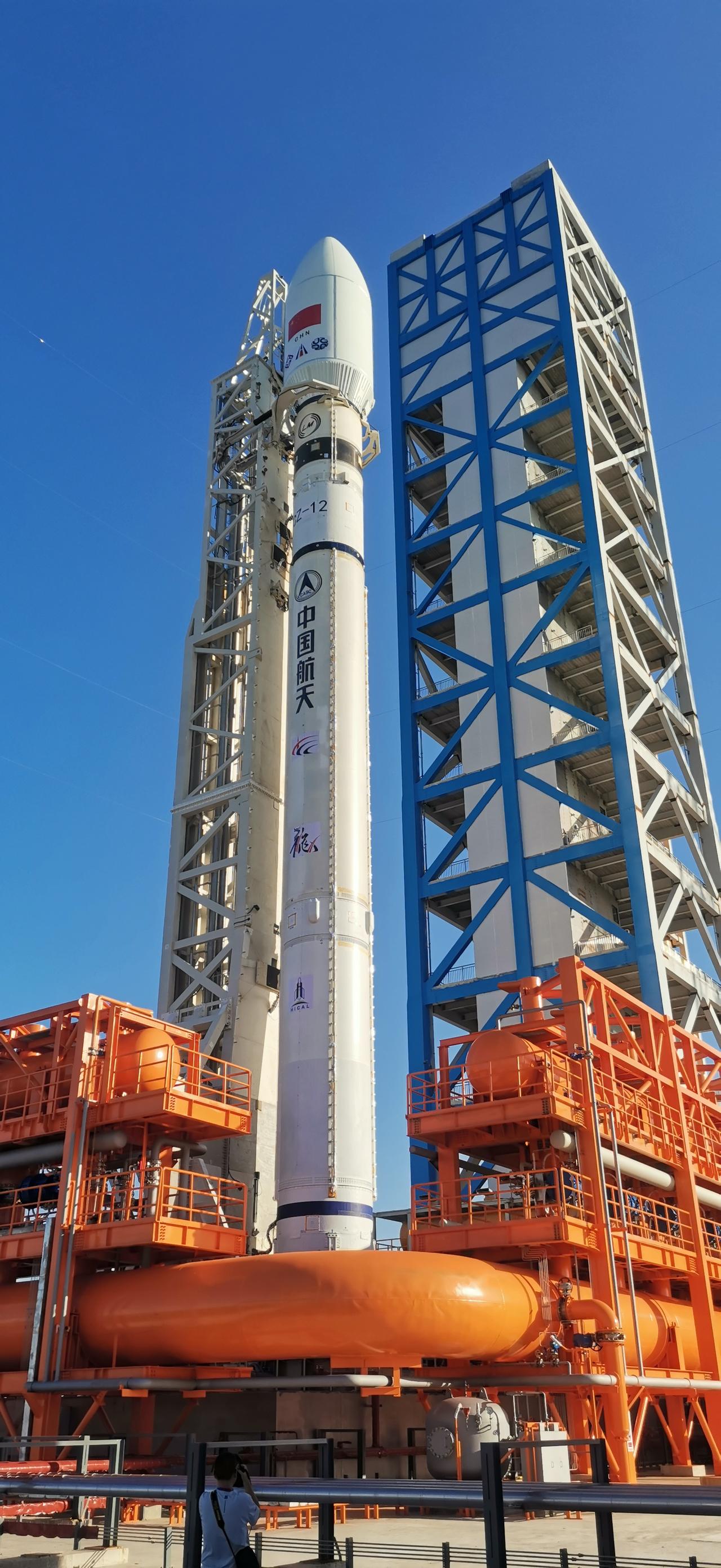 美国专家称现在中国科技发展太迅猛，美国人压力很大。但昨天的一条新闻让他们感觉至少