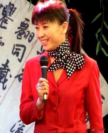 2017年，45岁的闫学晶意外发现自己怀孕了。当时她已经做外婆了，儿子也快结