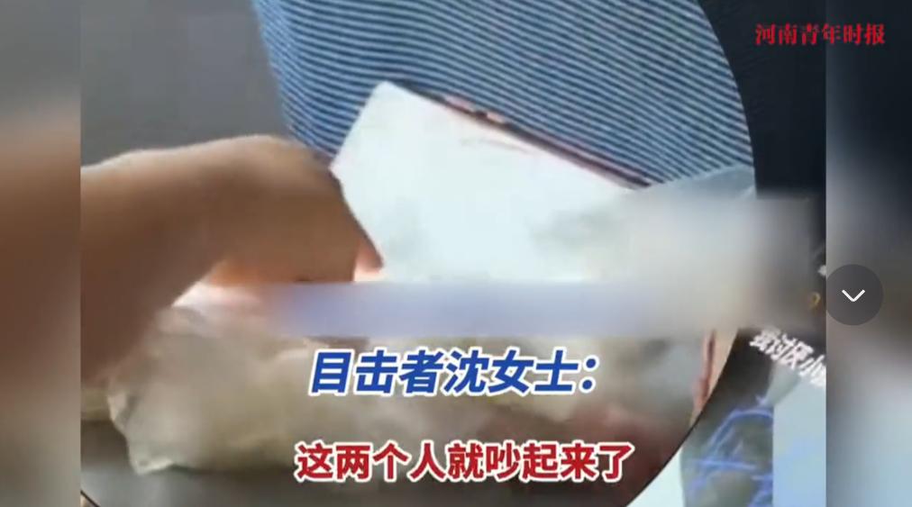 “太缺德了！”9月29日，江苏南京，一女子因为邻座男童长期踢座位，便在自己的平板