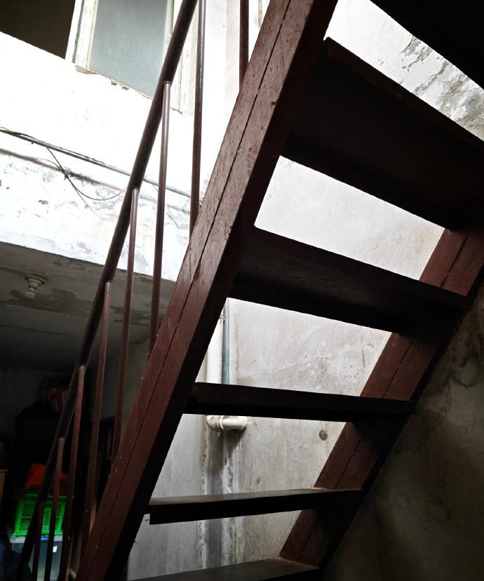 故乡或许是以后再也回不去的地方……不论鸽子、小狗、还是那个小孩儿。北京·甜水