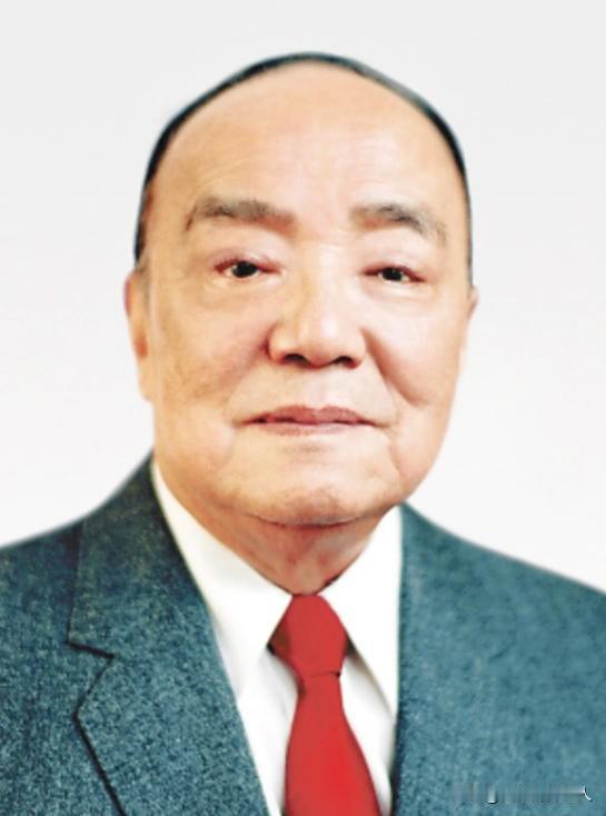 1966年,杨尚昆被错误关押在监狱中,严重的低血糖让他多次濒临死亡,正当他绝望之