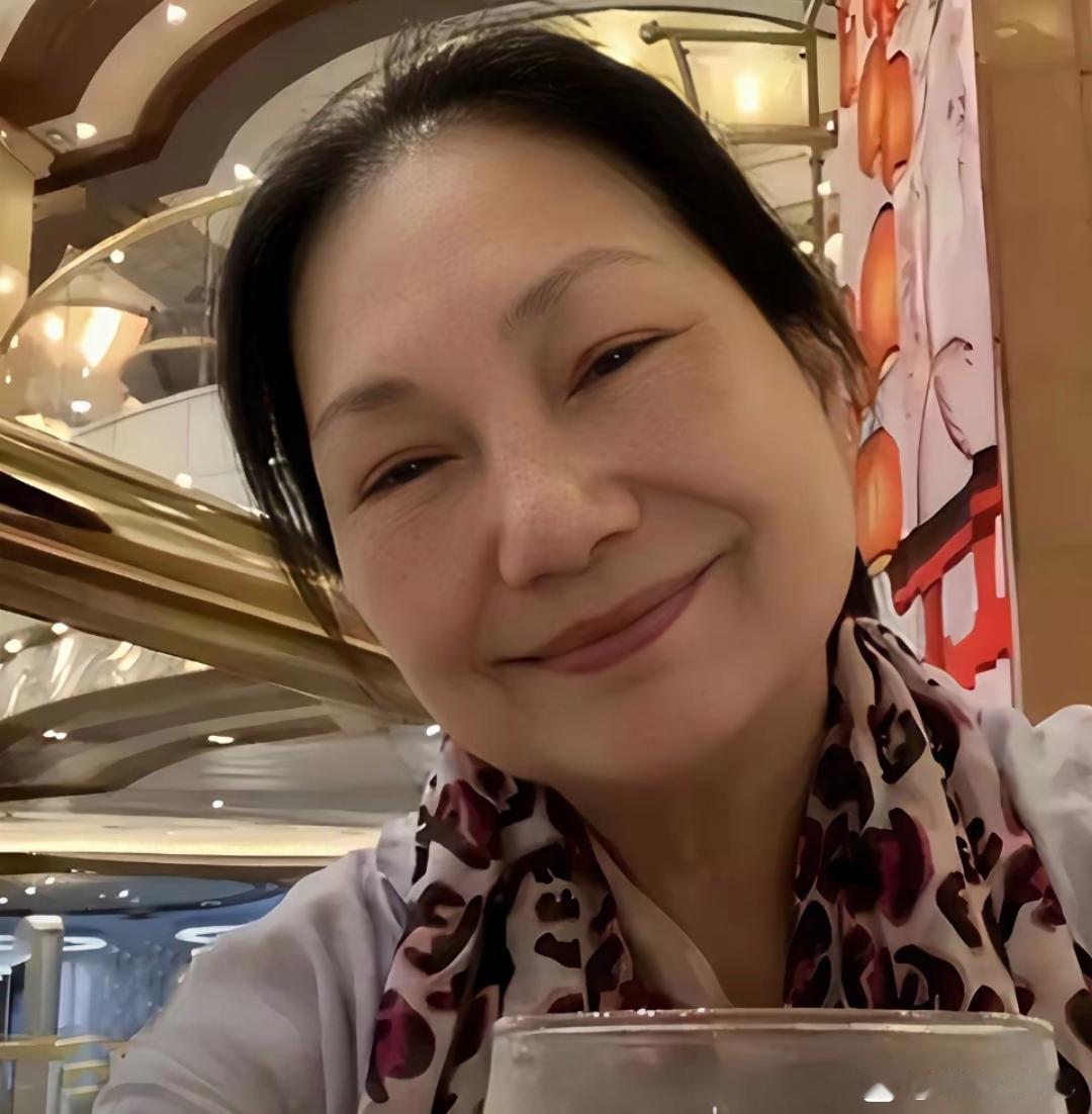 S妈终于回应具俊晔争夺遗产的问题。S妈回应：“哪位高人说的？胡言乱语，我是半死的