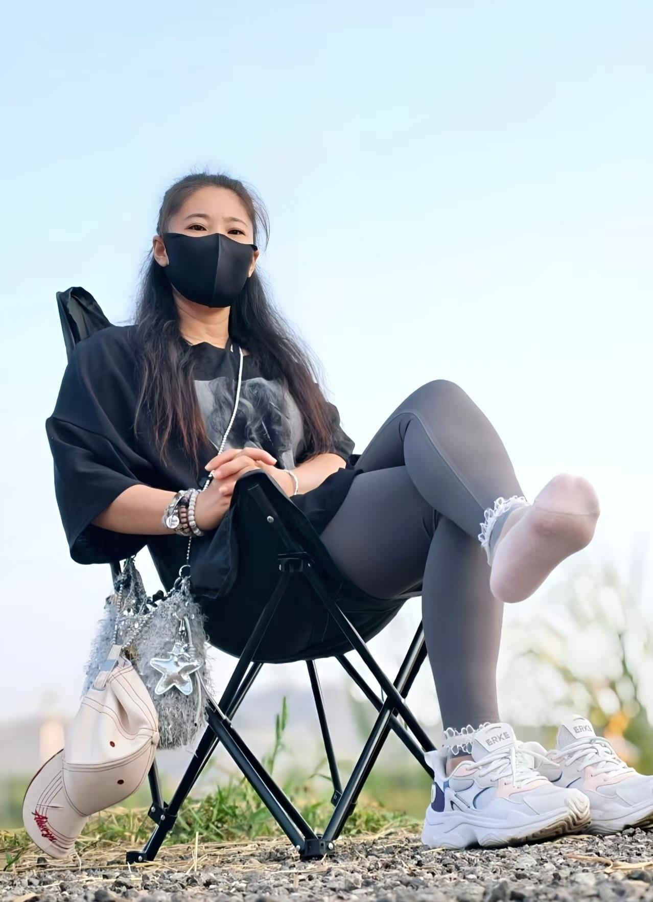 卸下鞋子偷个懒