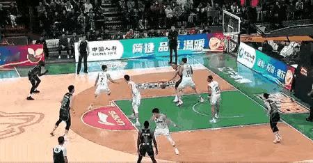 看了杨瀚森的夏联首秀，再回顾了他与韩德君在CBA联赛的较量，不是我吹，我觉得韩德