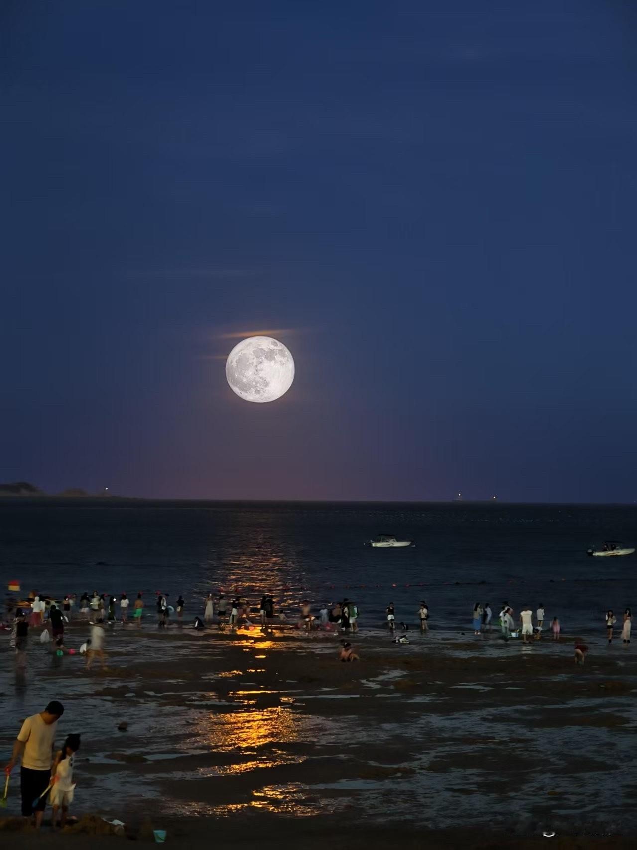 海上生明月、天涯共此时。赏月，还是得到海边。