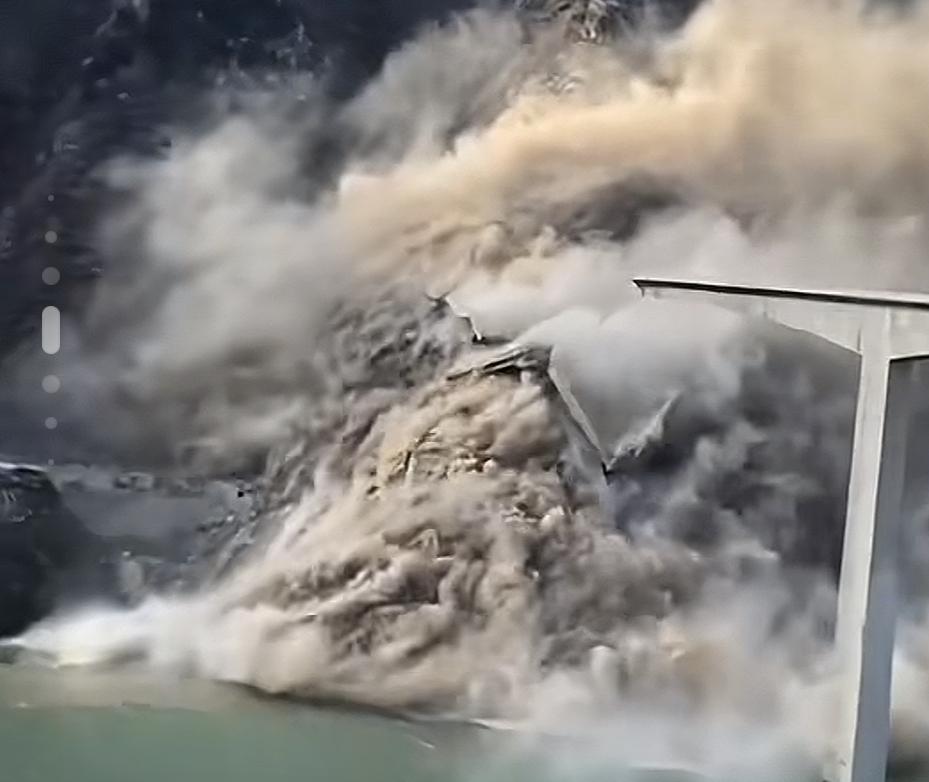 今年1月份主跨才合龙的大桥，却在今年11月11日发生垮塌，而从正式建成到垮塌，历