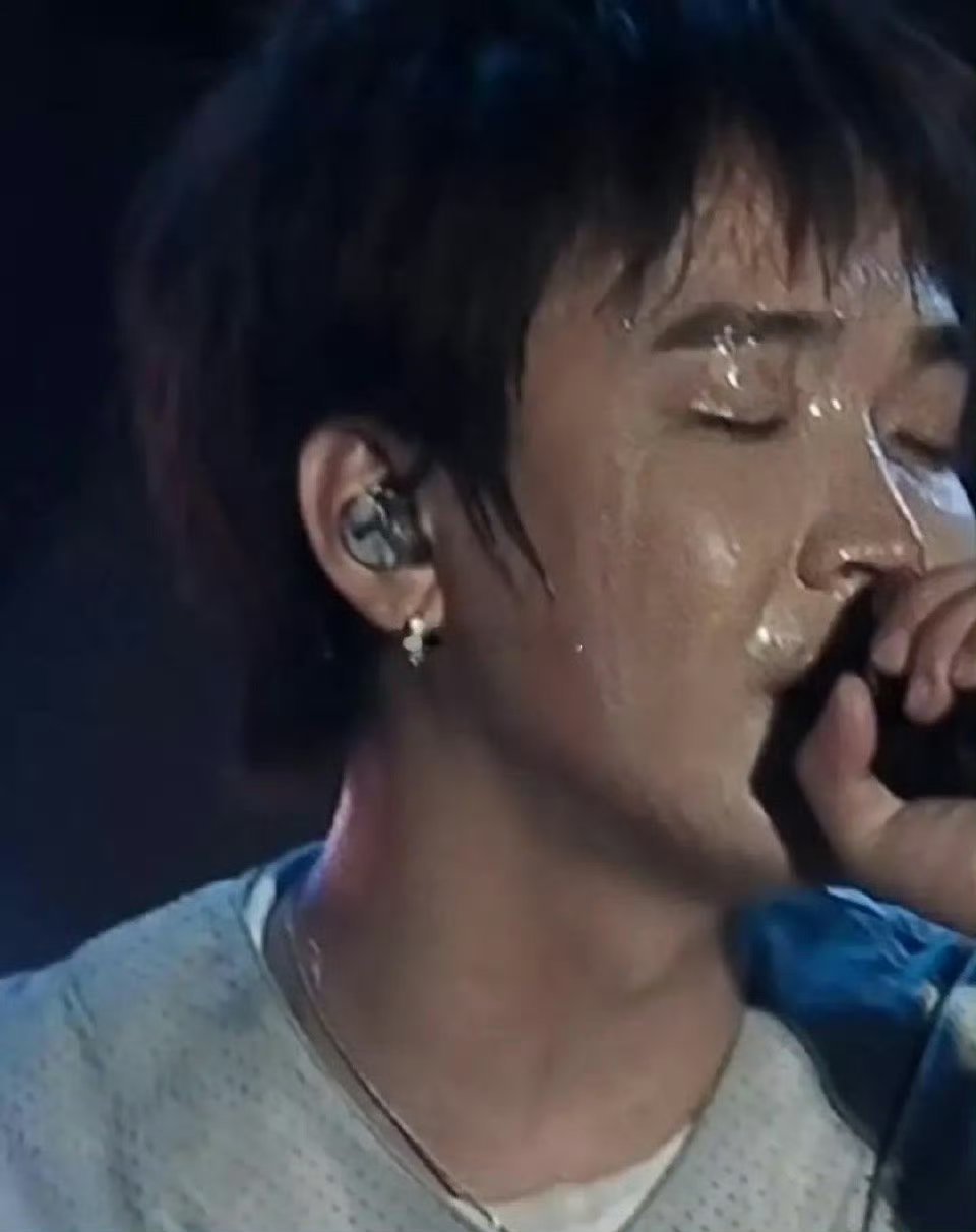 明星也用这么差的粉底液吗？一出汗妆容全花了