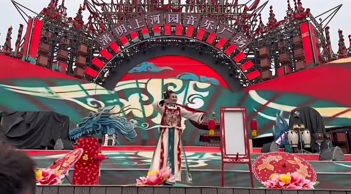 清明上河园遭NPC“女魔术师”暗讽，这是要开撕？不过公司大了，有些事情真的不好说