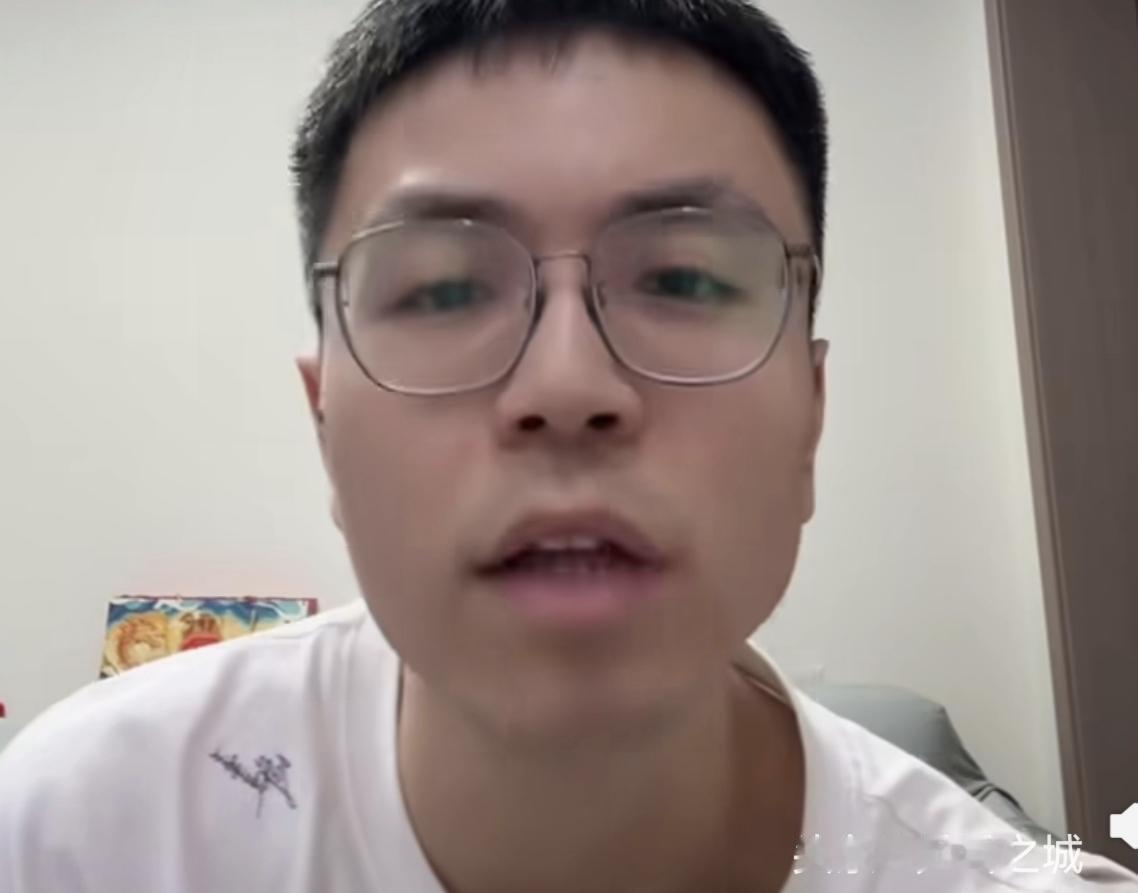 小钱：王曼昱本次正手动作框架完整、发力充分，要把握不同体能阶段下正手稳定性，多板