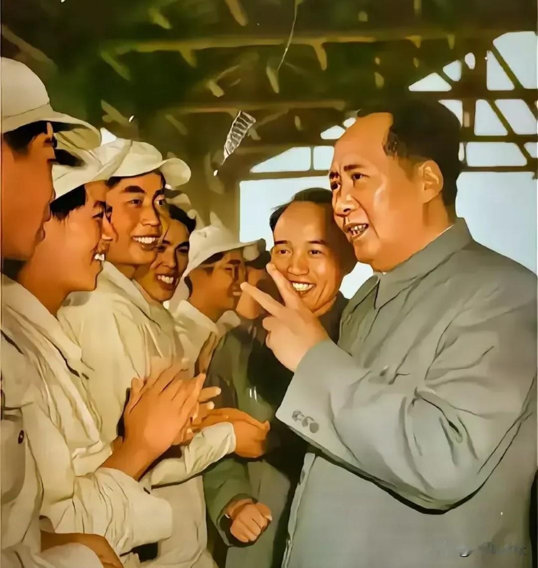 贫穷当然不是社会主义！谁认为社会主义就应该是贫穷的了？把脱胎于一穷二白而建设