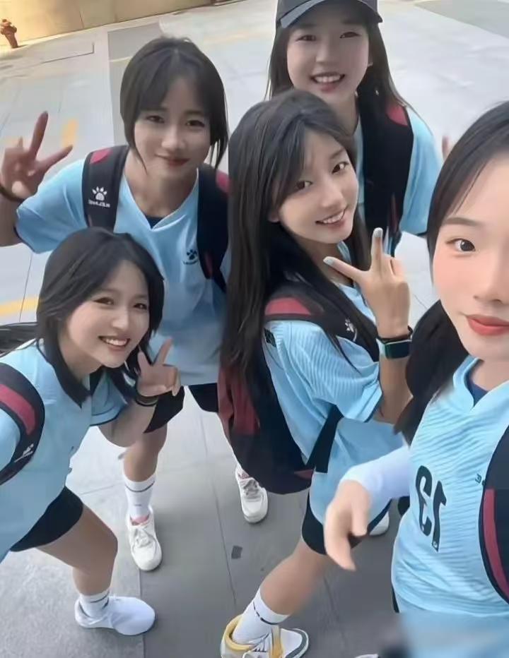 出去玩，就你一个男生，你会请她们一起吃饭吗？家人们！听我一句劝！就算你钱多