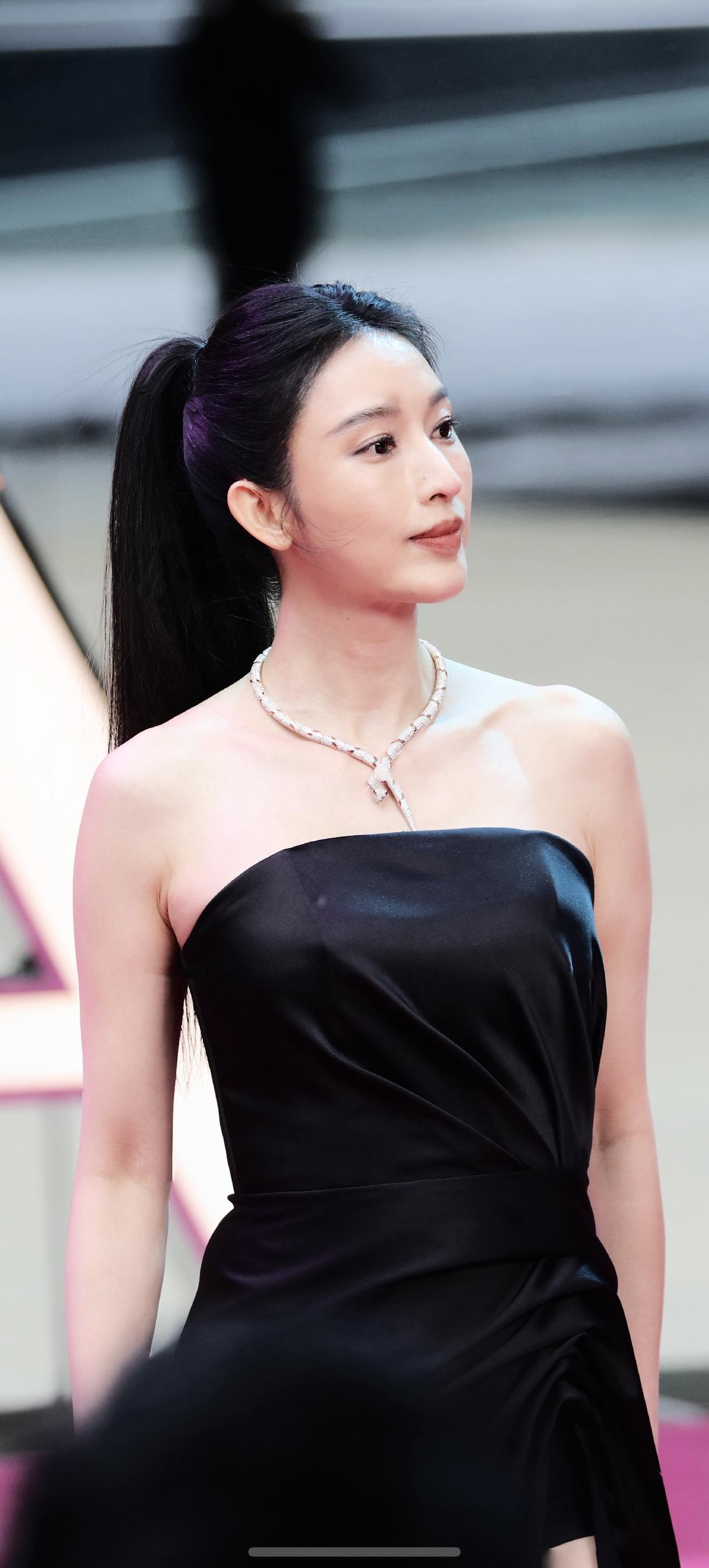 【张俪·人间行走的衣架子】长着一张“耐看型美人脸”，骨头长得太会了！“这姐属于老