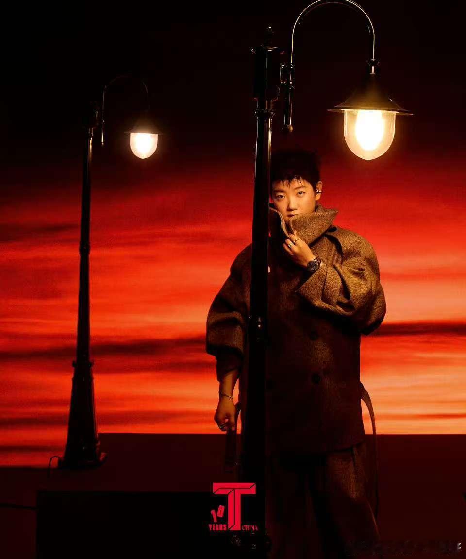 孙颖莎路灯下的复盘路灯下复盘的莎莎娱乐​​​