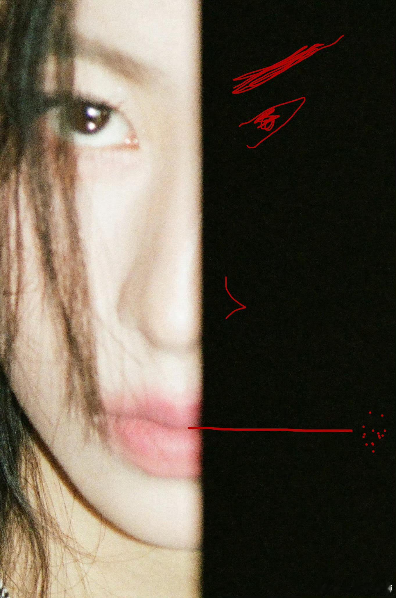 周雨彤李芝妍周雨彤红裙胶片大片胶片大片大放送！红裙配黑长直，车内光影自带故事感