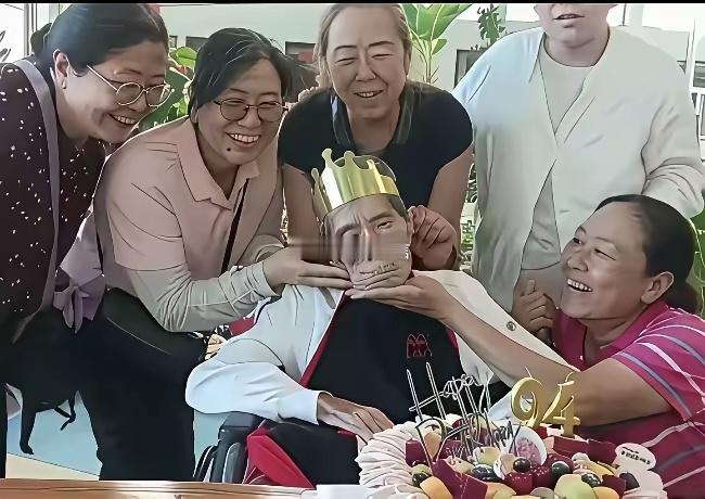 老爷子不会提供情绪价值，这生日让人寒了心。​​​