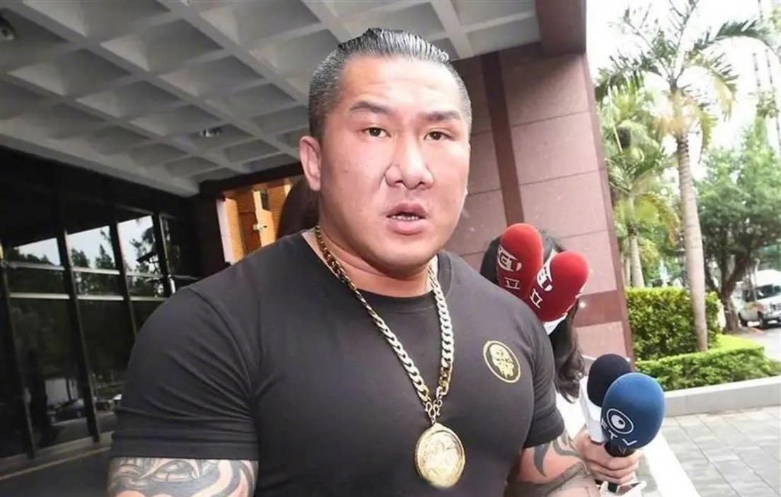 馆长这话真够实在！一个在岛内摸爬滚打的江湖人，突然把“人民”两个字说得这么