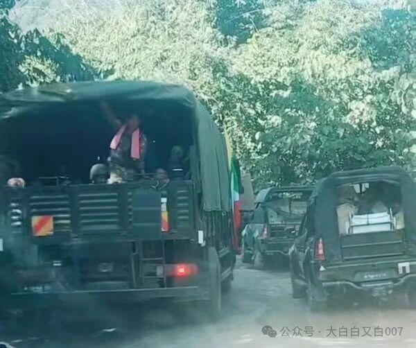 缅军数百人进驻孟密城区，克钦、缅共在旁虎视眈眈从11月30日晚开始，根据之前双