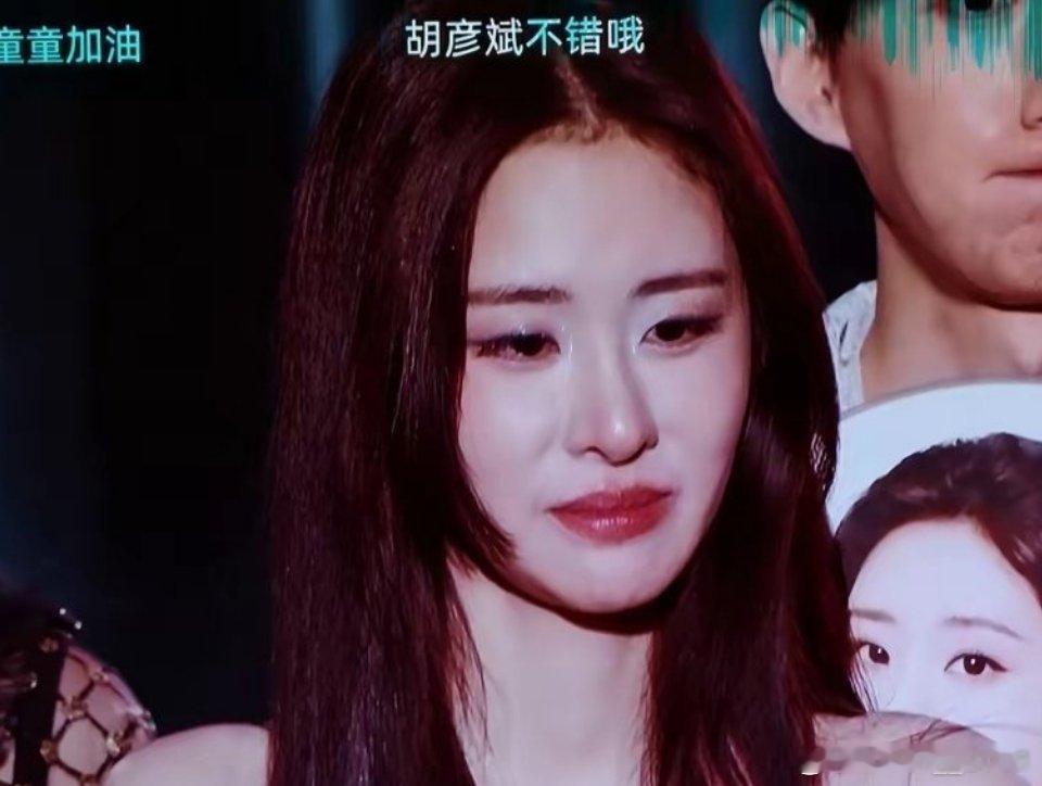 看了昨天晚上的《歌手》，像窦靖童这样的歌手，无论是从形象还是唱歌水平，完全达不到
