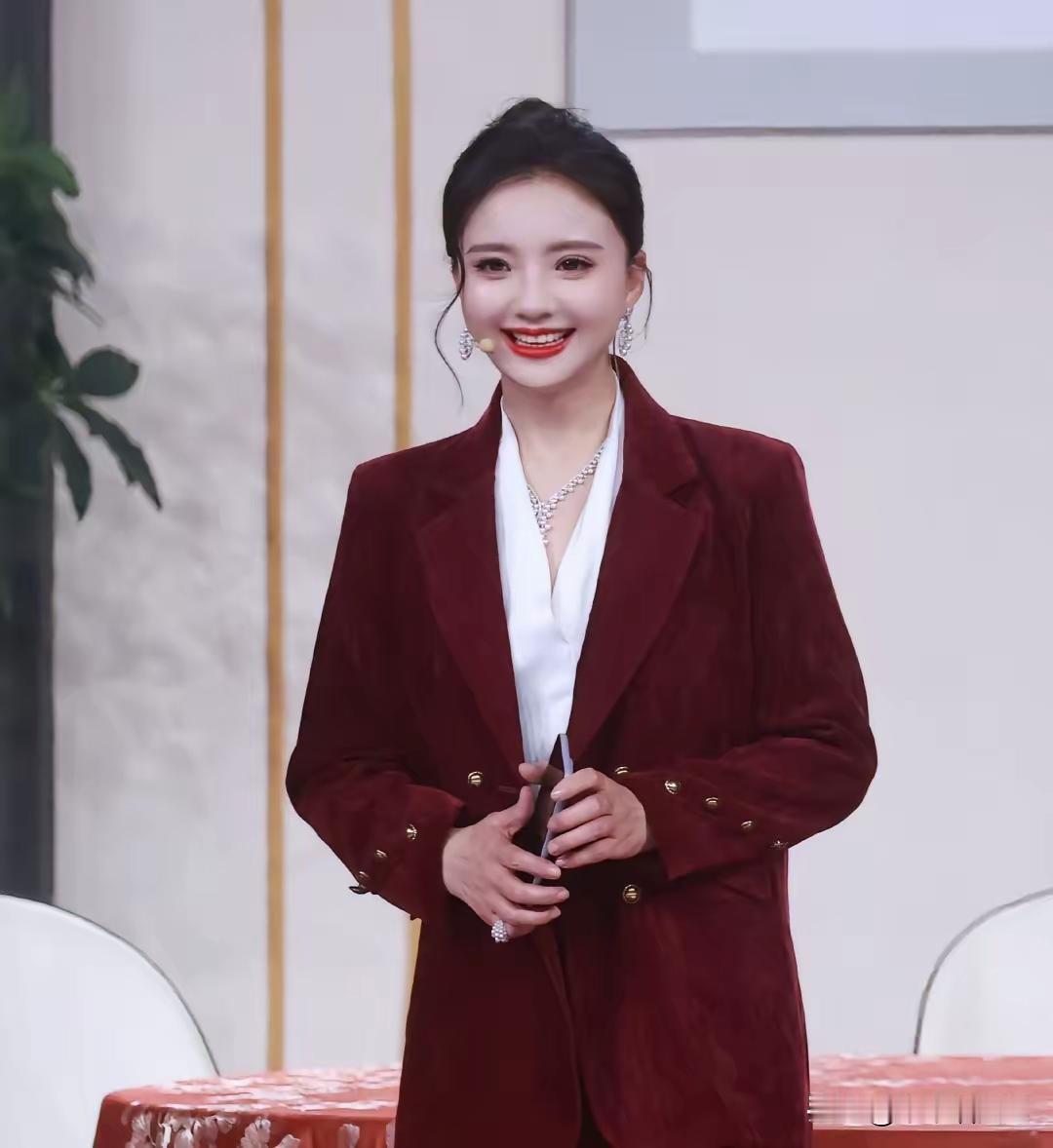 不得不承认孙茜这个人想不被关注都难别人演小品只敢演温情搞笑她却敢把现实痛