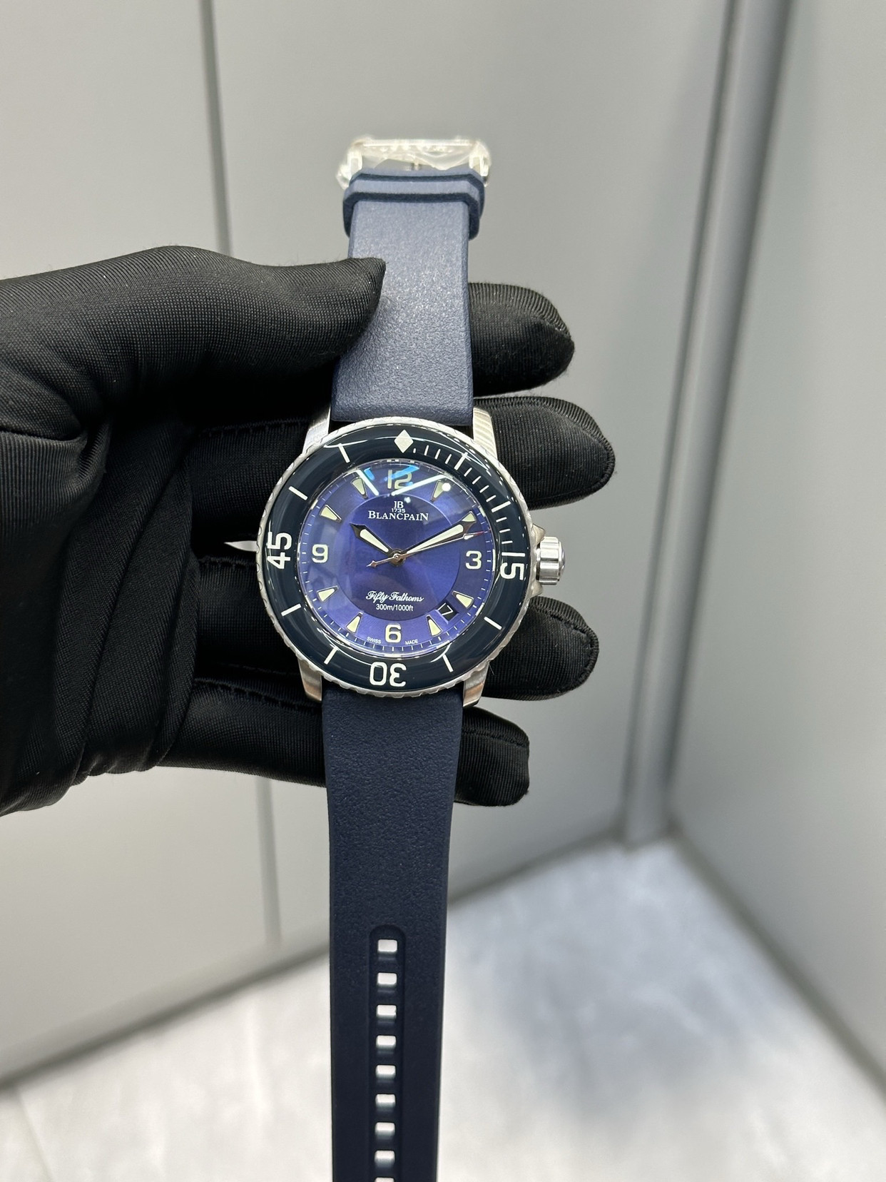 宝珀五十噚：潜水腕表的传奇经典宝珀（Blancpain）五十噚（FiftyFathoms）是潜水腕表