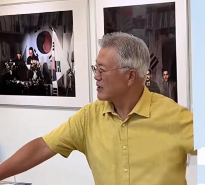网传一个韩国前总统，在自己乡下开的小书店门口，当着一群普通老百姓的面，说了一句让