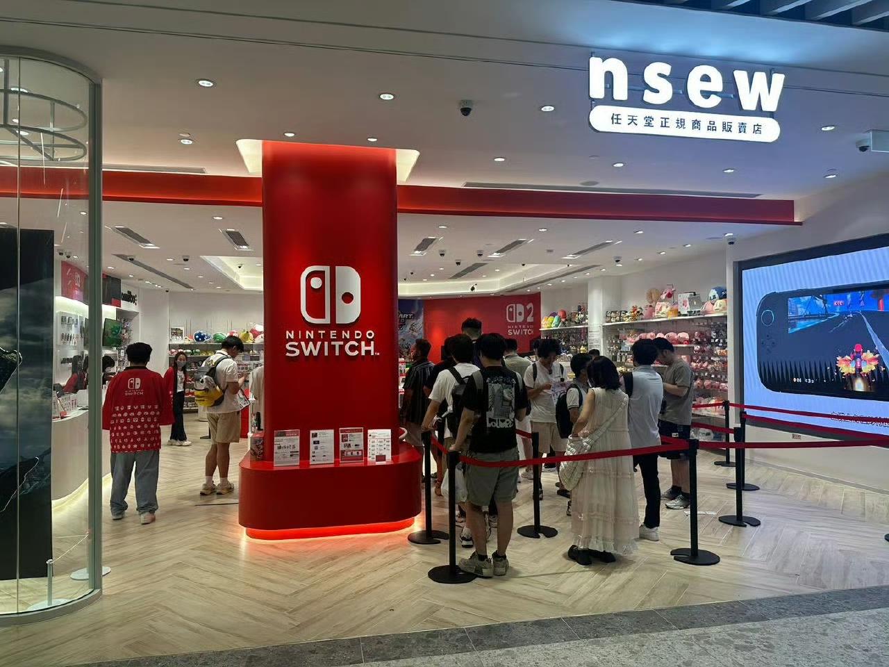 今天，在买任天堂Switch2的人们
