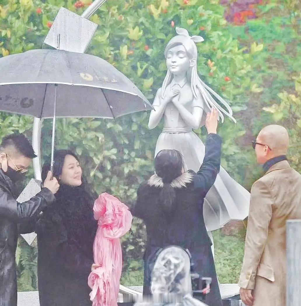 S妈开撕汪小菲！曝孩子缺席仪式和汪小菲有关，马筱梅回应很高明！S妈的意思很简单，