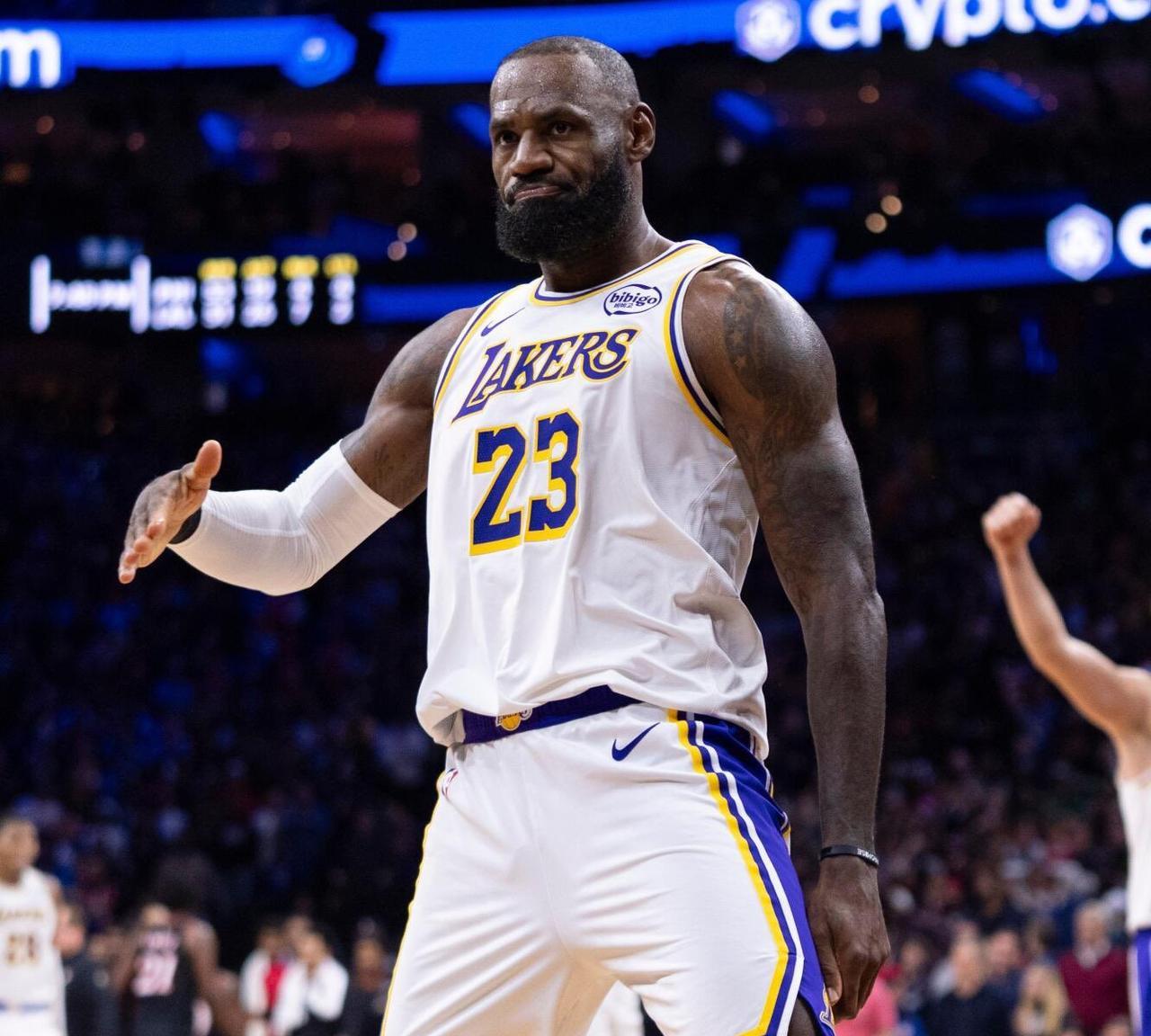 放弃幻想吧，湖人的赛季基本已经结束了如今的湖人，就像一艘四处漏水的船。主教练雷