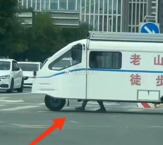 徒步户外~~~为什么整这么大的三轴五个咕噜的车呢？？？发动机的作用是？？？