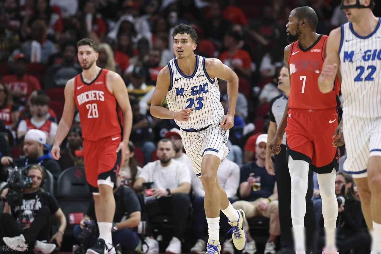 二巨头合砍65分！火箭险胜魔术，4连胜！这一战我彻底认清6个现实2025年11