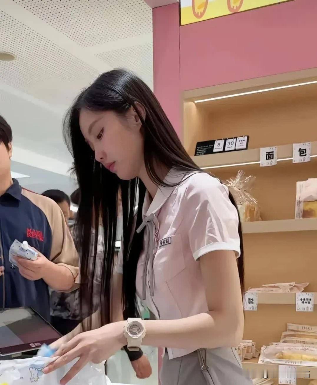 哇，这家的糕点也太诱人了，我要去尝尝看！🍰🍰[捂脸哭][捂脸哭][捂脸哭]糕点桂