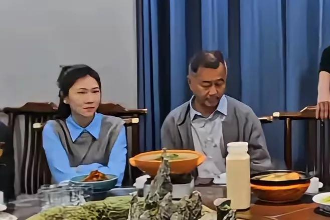 沈巍不是大师。大师要有创造。沈巍无法创造出新的东西。他只是在故纸堆里挑刺。但沈