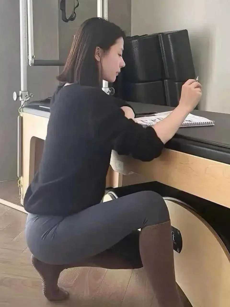 这个裤子弹性真的很好啊……