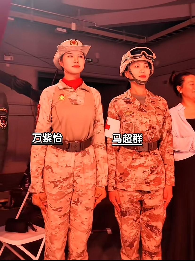 这气质杠杠的，两位阅完兵坐客北京广播电视台！第一位万紫怡，女民兵队员，身高1.