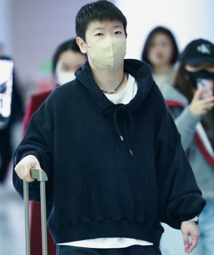 大家发现了没孙颖莎最近有些变化不是发型变了，也不是她的球风变了，而是她的衣服