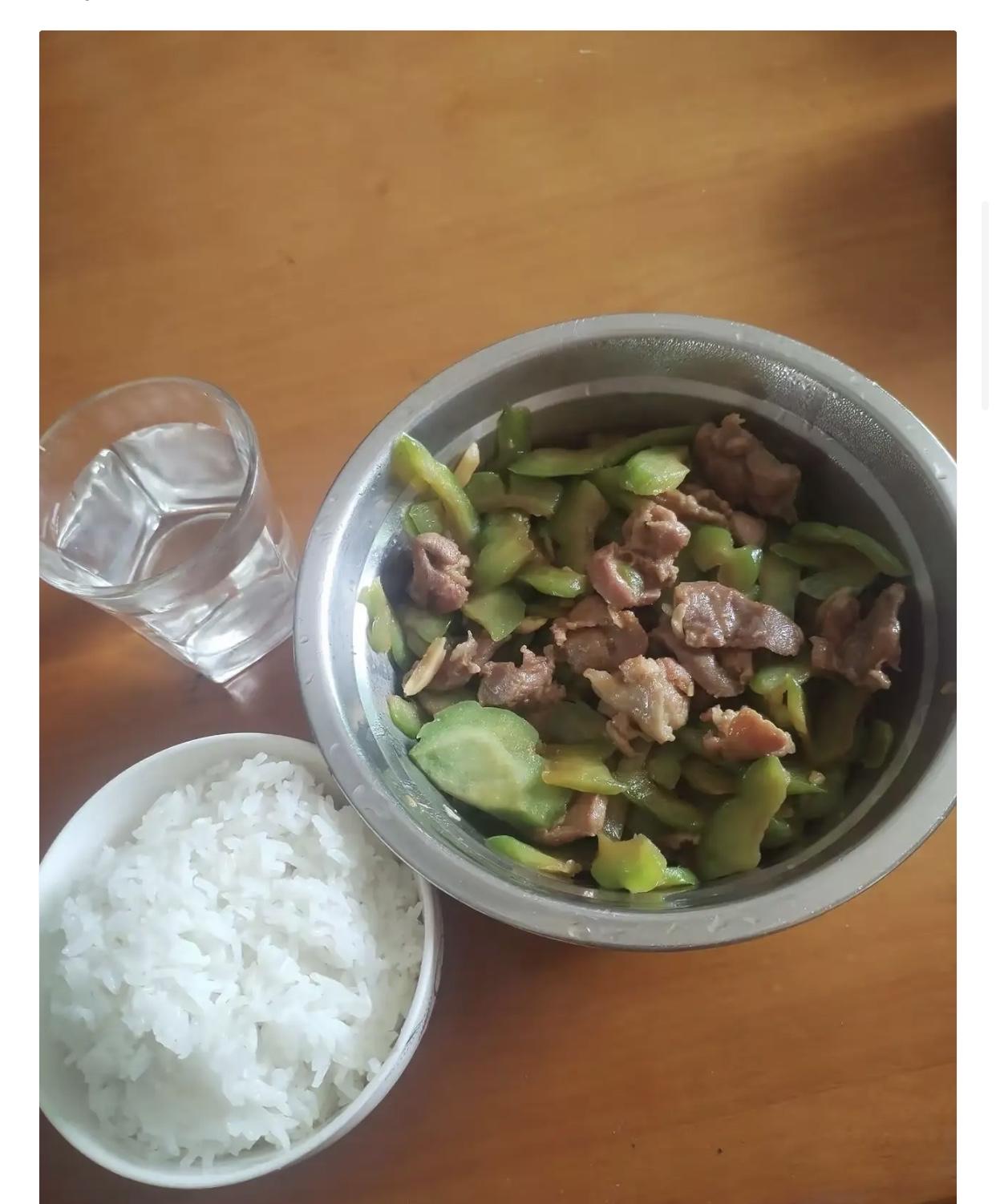 人的生活到底能极简到什么程度？生活极简，除了节省金钱，还能节省时间和精力。
