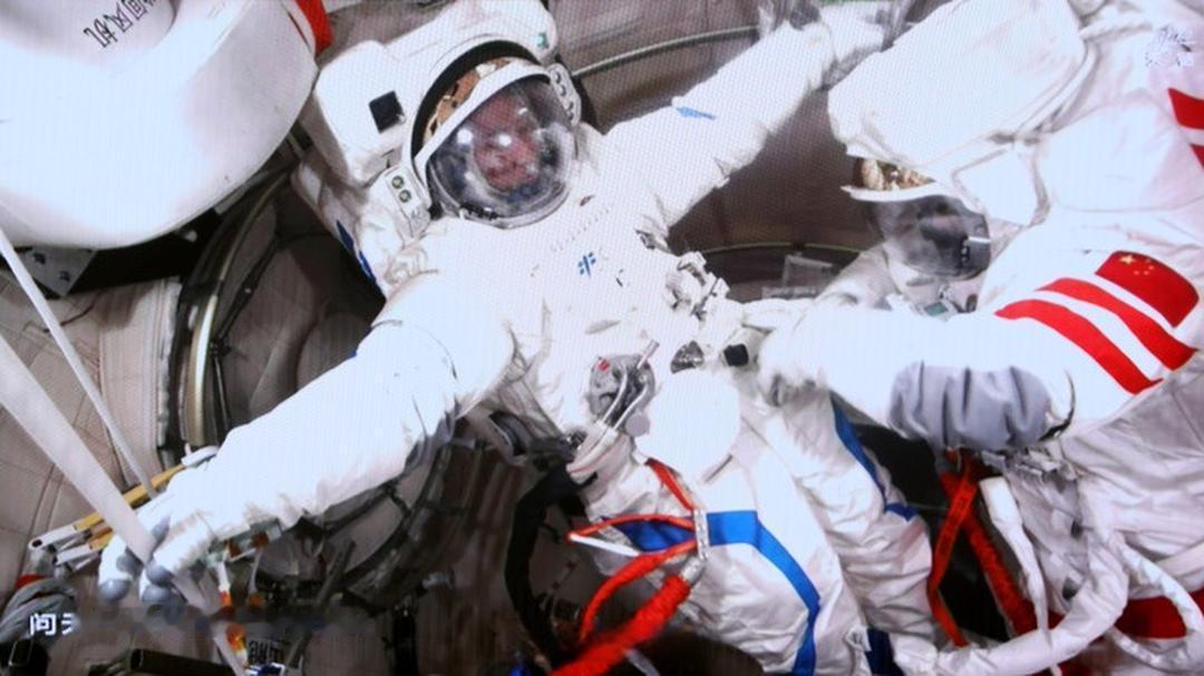 舱门再次打开！中国人又在太空干了件大事，最后一张照片让人坐不住了凌晨1点